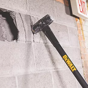 DeWalt Exo-Core Sledgehammer 8lb (3.6kg) 4 DeWalt Exo-Core Sledgehammer 8lb (3.6kg) - Image 4