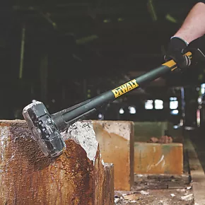 DeWalt Exo-Core Sledgehammer 8lb (3.6kg) 6 DeWalt Exo-Core Sledgehammer 8lb (3.6kg) - Image 6